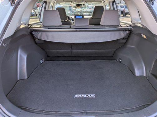 Ice Cap 2024 Toyota RAV4 XLE