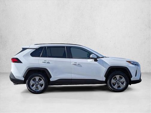 Ice Cap 2024 Toyota RAV4 XLE