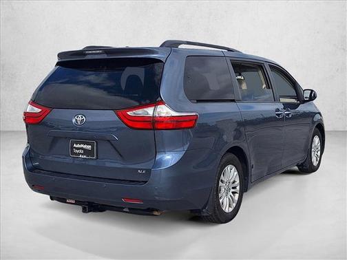 2017 Toyota Sienna XLE