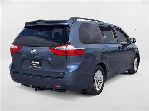 2017 Toyota Sienna XLE