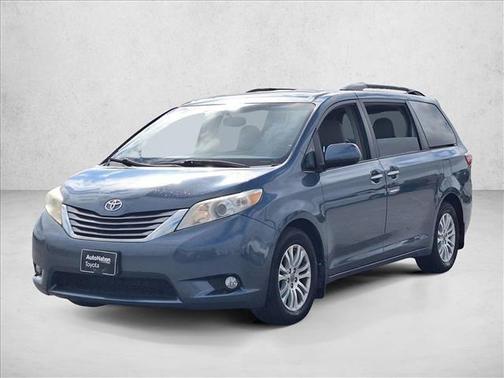 2017 Toyota Sienna XLE