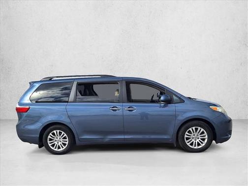 2017 Toyota Sienna XLE