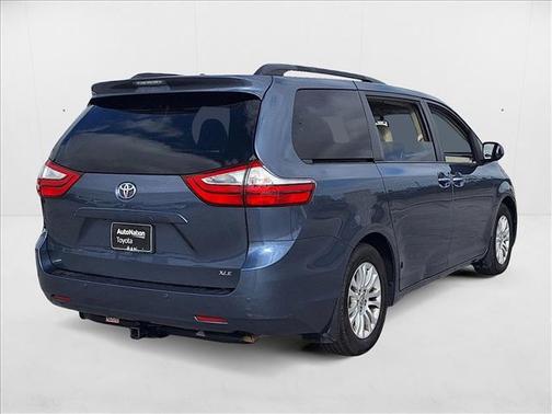 2017 Toyota Sienna XLE