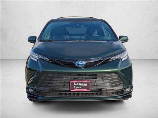 2025 Toyota Sienna Woodland Edition