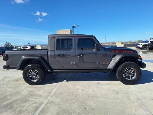 2025 Jeep Gladiator Mojave 4x4