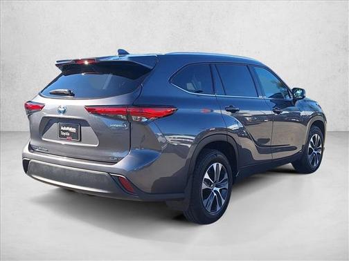 2022 Toyota Highlander Hybrid XLE