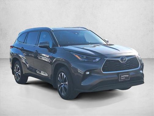 2022 Toyota Highlander Hybrid XLE