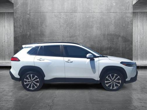 2022 Toyota Corolla Cross XLE