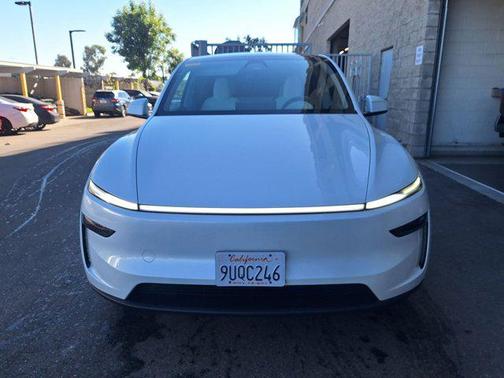 2026 Tesla Model Y Premium Rear-Wheel Drive