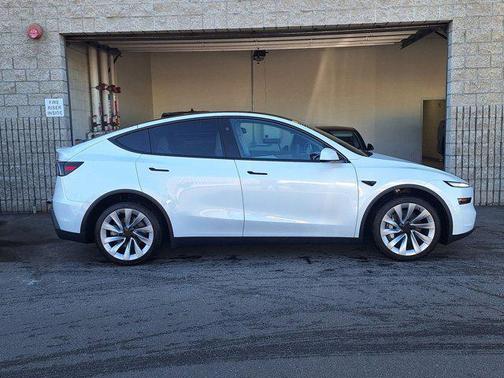 2026 Tesla Model Y Premium Rear-Wheel Drive