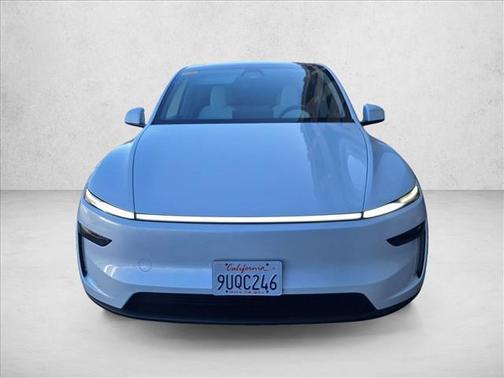 Pearl White Multi-Coat 2026 Tesla Model Y Premium Rear-Wheel Drive