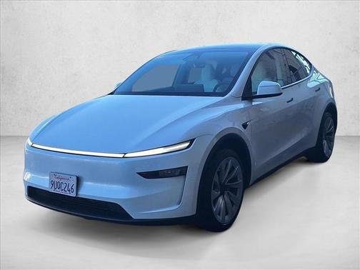 Pearl White Multi-Coat 2026 Tesla Model Y Standard Rear-Wheel Drive