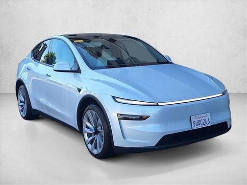 Pearl White Multi-Coat 2026 Tesla Model Y Standard Rear-Wheel Drive