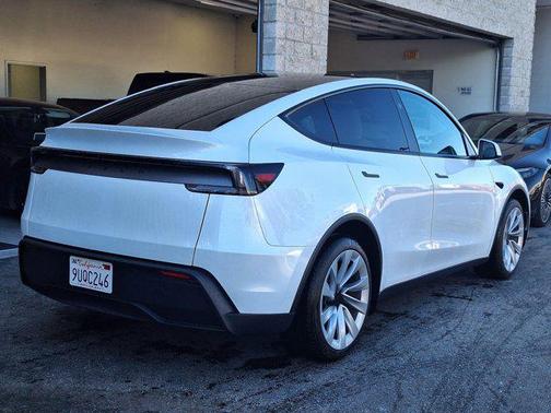 2026 Tesla Model Y Premium Rear-Wheel Drive
