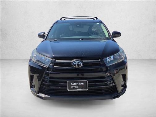 Midnight Black Metallic 2019 Toyota Highlander SE