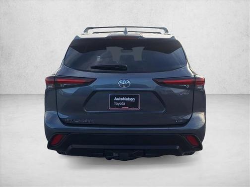 2025 Toyota Highlander Hybrid XLE