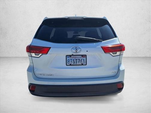 Blizzard Pearl 2019 Toyota Highlander LE Plus
