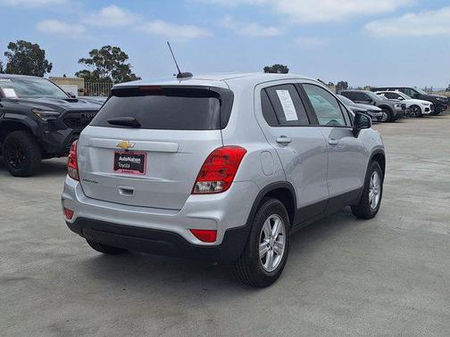 Silver Ice Metallic 2022 Chevrolet Trax LS
