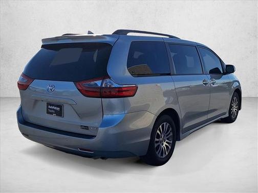 2020 Toyota Sienna XLE