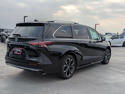 2025 Toyota Sienna Platinum 7 Passenger