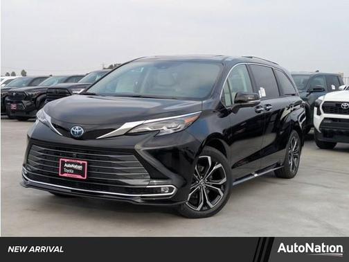 2025 Toyota Sienna Platinum 7 Passenger