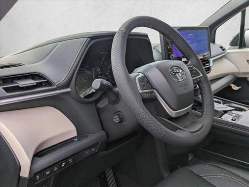 2025 Toyota Sienna Platinum