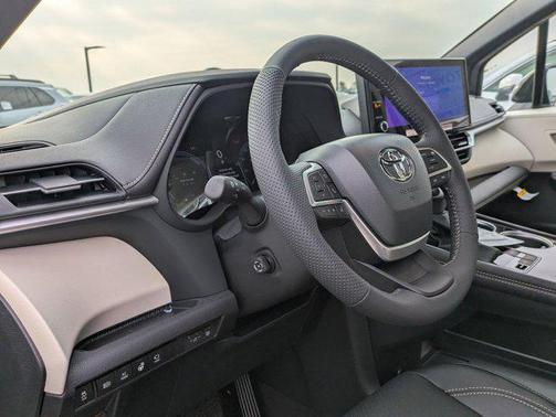 2025 Toyota Sienna Platinum 7 Passenger