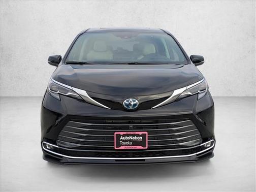 2025 Toyota Sienna Platinum