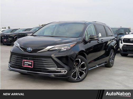 2025 Toyota Sienna Platinum