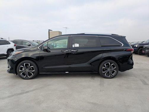 2025 Toyota Sienna Platinum