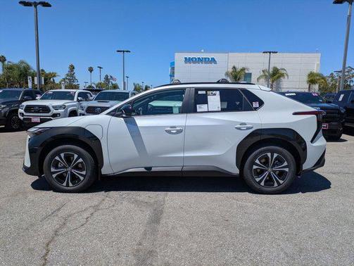2025 Toyota bZ4X XLE