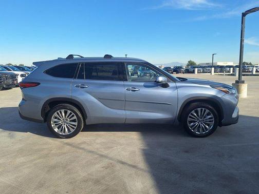 2022 Toyota Highlander Platinum