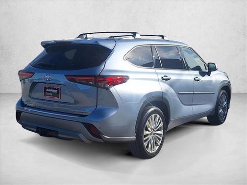 2022 Toyota Highlander Platinum