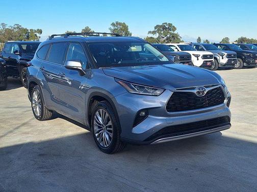2022 Toyota Highlander Platinum
