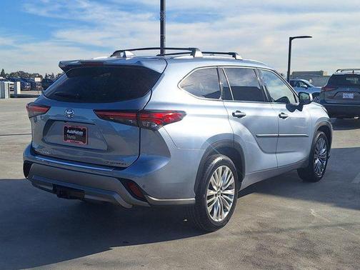 2022 Toyota Highlander Platinum