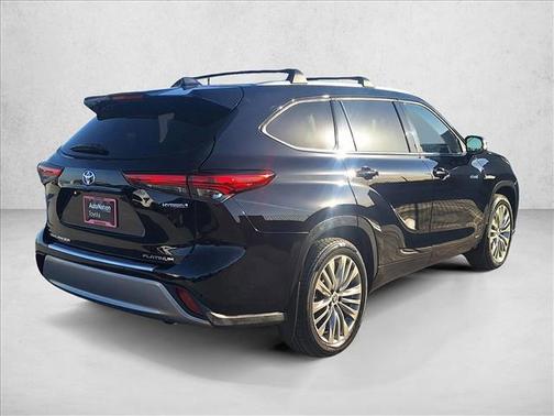 2021 Toyota Highlander Hybrid Platinum