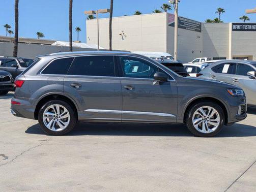 2021 Audi Q7 45 Premium Plus
