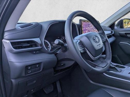 2025 Toyota Highlander XLE