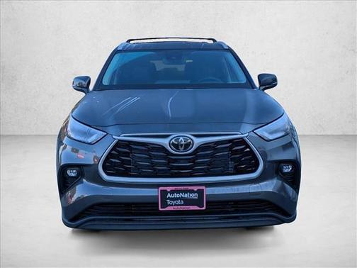 2025 Toyota Highlander XLE