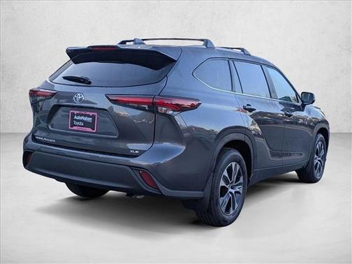 2025 Toyota Highlander XLE