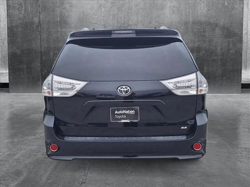 2016 Toyota Sienna SE