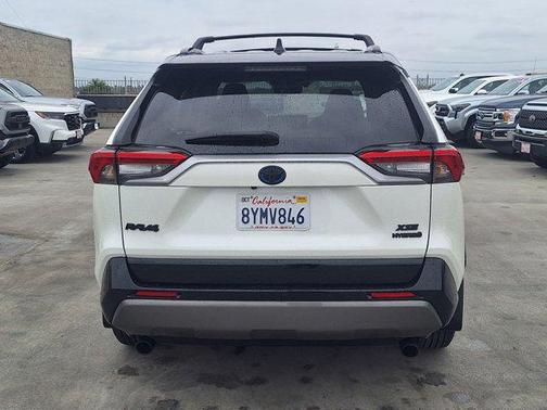 2021 Toyota RAV4 Hybrid SE