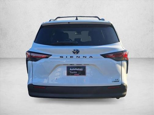 2021 Toyota Sienna LE