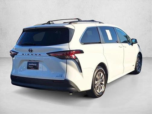 2021 Toyota Sienna LE