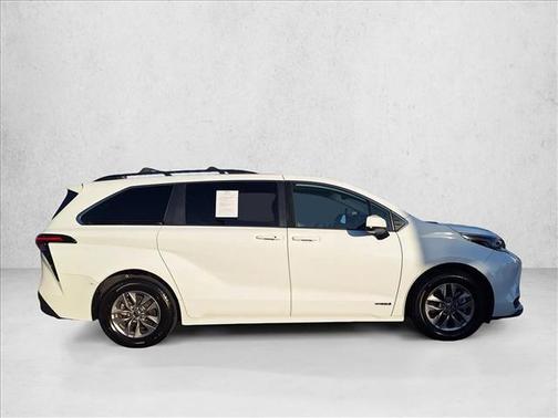 2021 Toyota Sienna LE