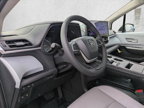2025 Toyota Sienna XLE
