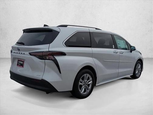 2025 Toyota Sienna XLE