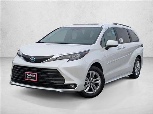 2025 Toyota Sienna XLE