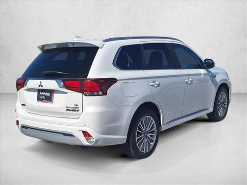 White 2019 Mitsubishi Outlander PHEV SEL