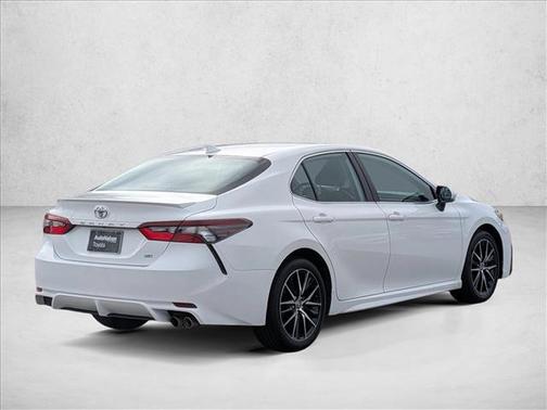 Ice Cap 2023 Toyota Camry SE